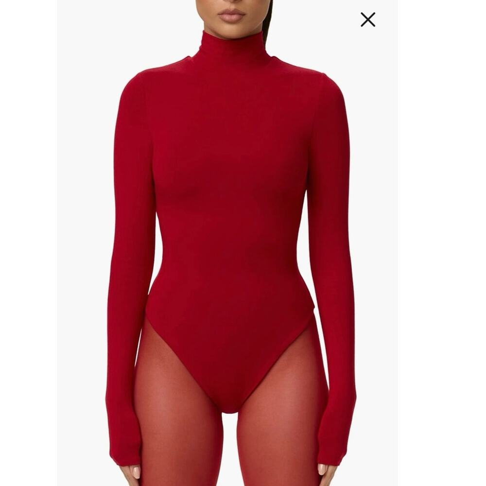 NWOT Naked Wardrobe Butter Turtleneck Long Sleeve Bodysuit in Ruby Red SZ M